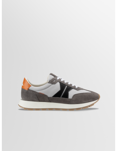 Retro Runner in Volcano